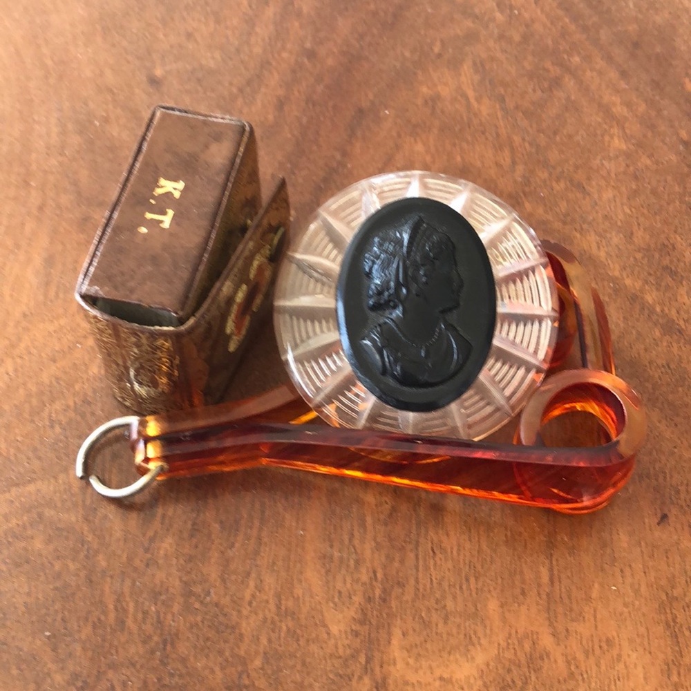 Lucite Handle - Picture 2 of 9